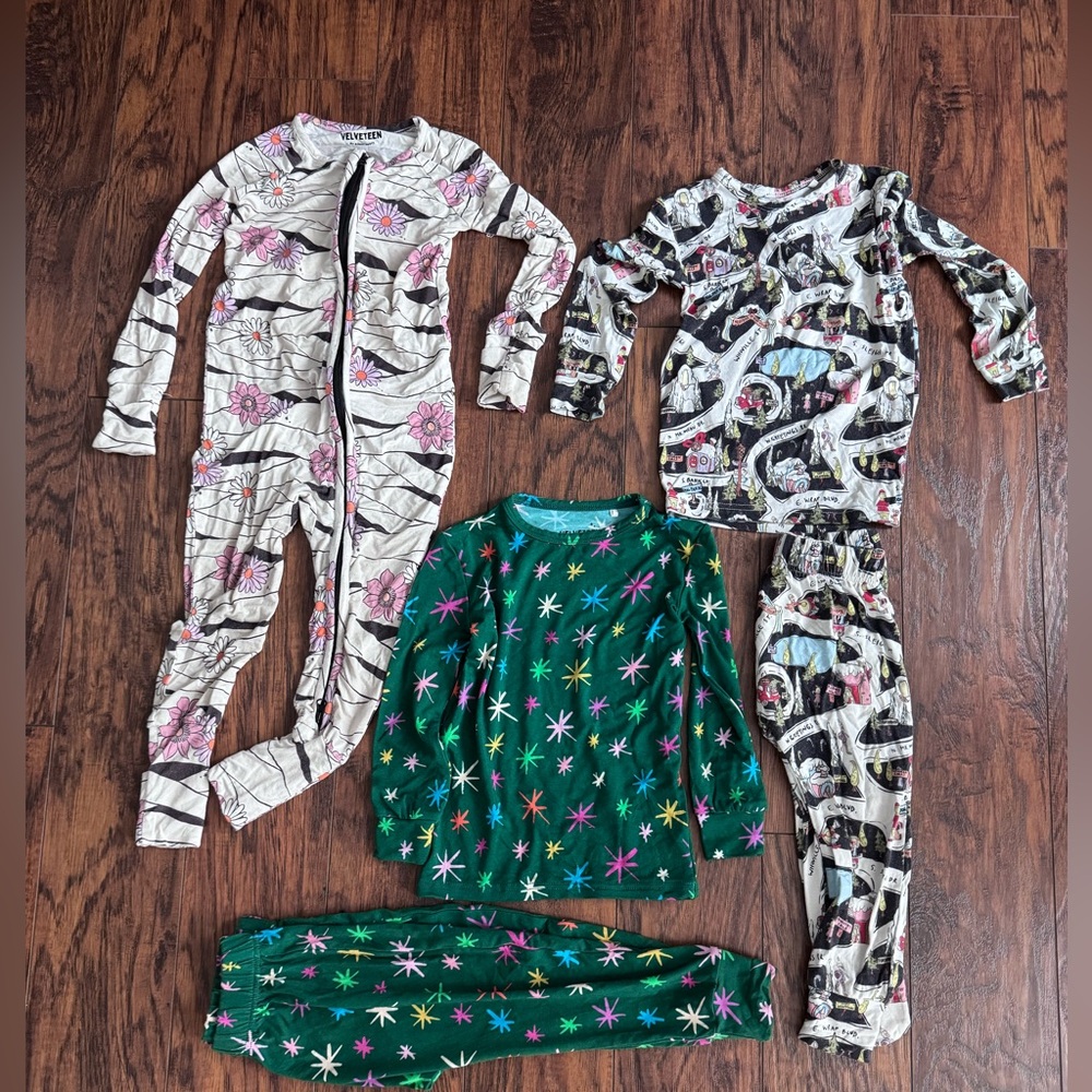 Bamboo pj set 12-18/18-24(2T) Halloween+Christmas!